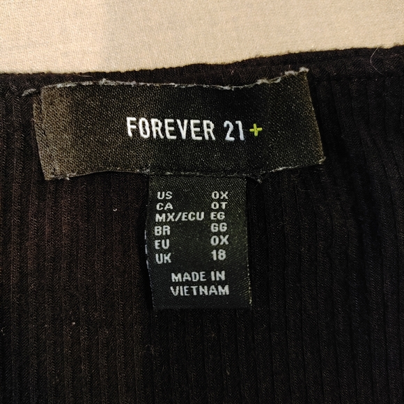 FOREVER 21 Y2K 90'S LONG SLEEVE RUCHED LACE-FRONT CROP TOP, BLACK 0X - Picture 5 of 7